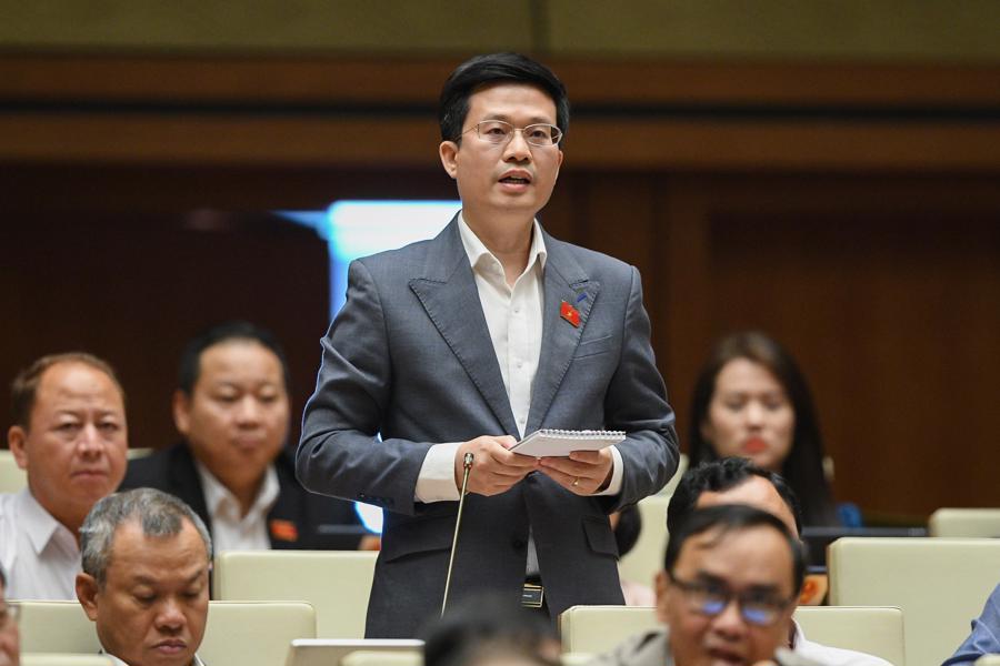 Bộ trưởng Nguyễn Mạnh Hùng: Mức phạt tung tin giả của Việt Nam chỉ bằng 1/10 so với các nước