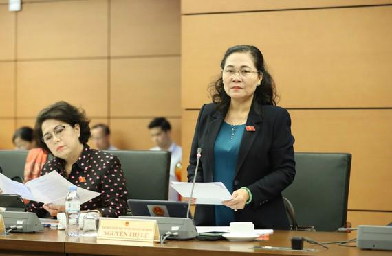 Đại biểu Nguyễn Thị Lệ (TP.HCM) đóng góp ý kiến tại phiên họp tổ đại biểu quốc hội TP.HCM ngày 3/11/2022 - Ảnh: QP.