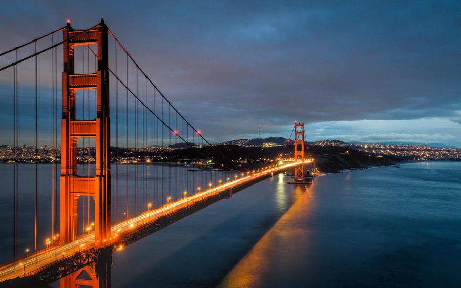 Golden Gate Bridge l&agrave; một c&acirc;y cầu treo ở Mỹ