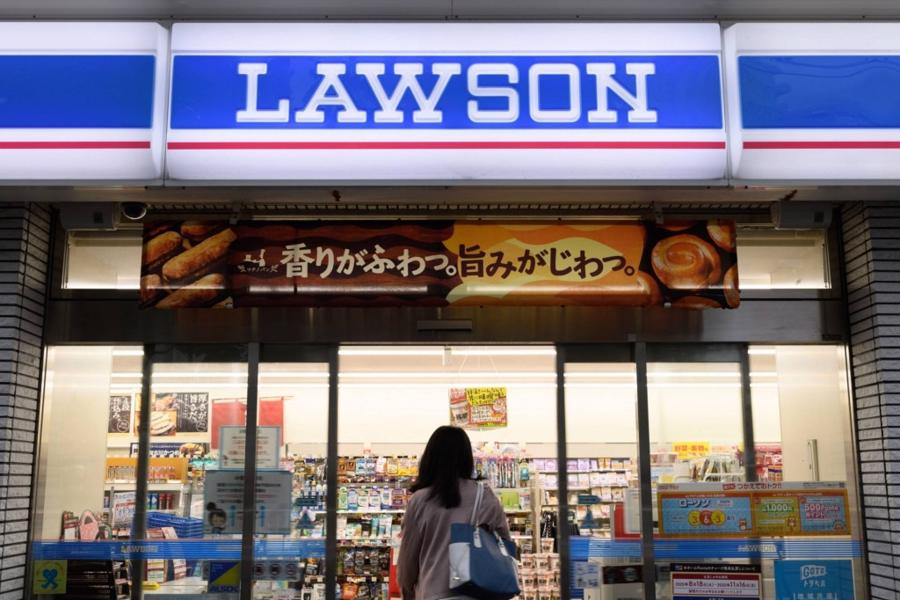 Một cửa h&agrave;ng Lawson ở Nhật Bản