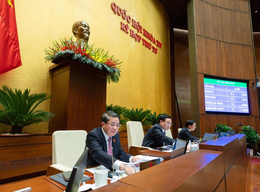 Đo&agrave;n Chủ tịch tham gia biểu quyết bằng hệ thống điện tử - Ảnh: Quochoi.vn.