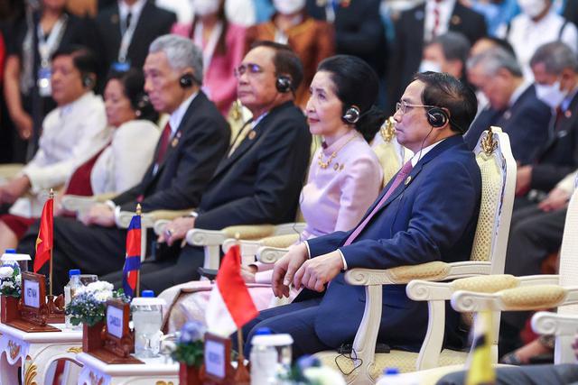 Thủ tướng Chính phủ Phạm Minh Chính dẫn đầu đoàn đại biểu Việt Nam tham dự lễ khai mạc - Ảnh: VGP
