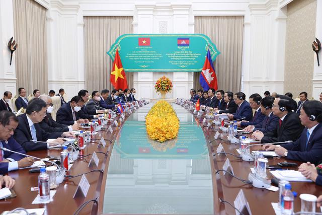 Ngày 8/11, Thủ tướng Chính phủ Phạm Minh Chính hội đàm với Thủ tướng Vương quốc Campuchia Samdech Techo Hun Sen - Ảnh: VGP
