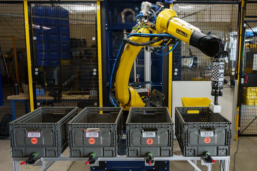 Amazon ra mắt cánh tay robot để giải phóng nhân viên trong kho hàng - Ảnh 3