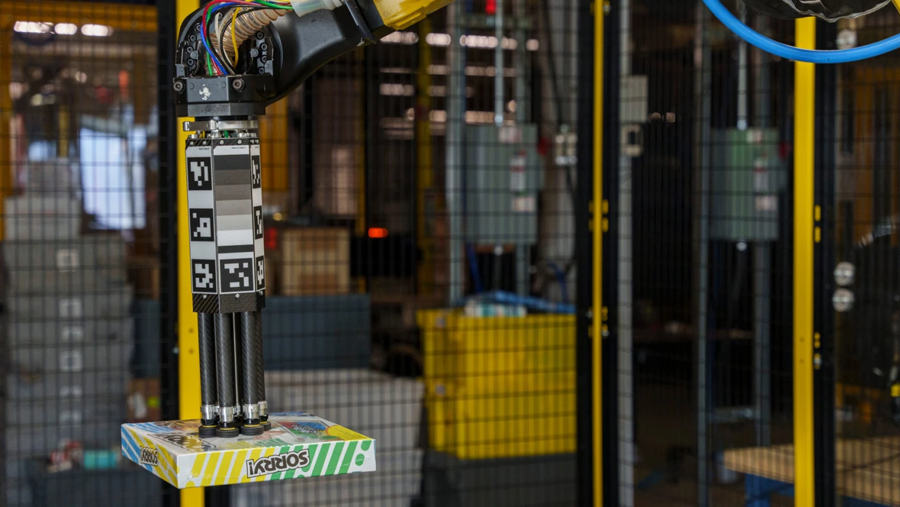Amazon ra mắt cánh tay robot để giải phóng nhân viên trong kho hàng - Ảnh 4