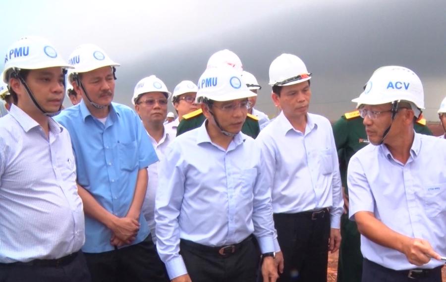 Bộ trưởng Nguyễn Văn Thắng kiểm tra hiện trường dự án Cảng hàng không quốc tế Long Thành.