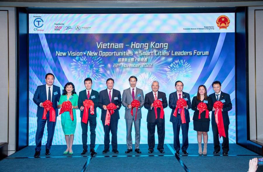 The forum opens up opportunities for exchange and cooperation between Vietnamese and international businesses.