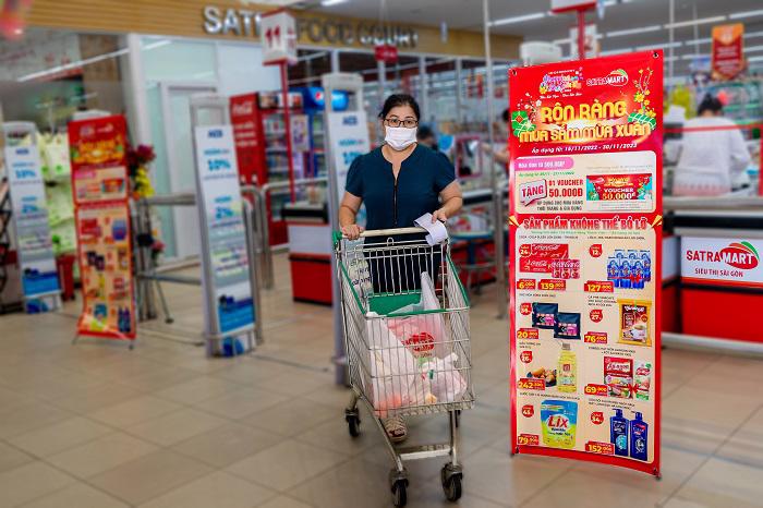 Kích hoạt mùa mua sắm cuối năm: Loạt siêu thị ồ ạt giảm giá - Ảnh 1