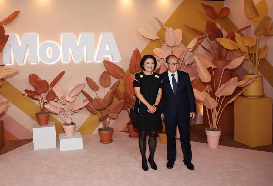 B&agrave; Zhang Xin v&agrave; &ocirc;ng Pan Shiyi tham dự bữa tiệc Party in the Garden 2022 của MoMA tại Bảo t&agrave;ng Nghệ thuật Hiện đại ở New York ng&agrave;y 7/6 - Ảnh: Getty Images