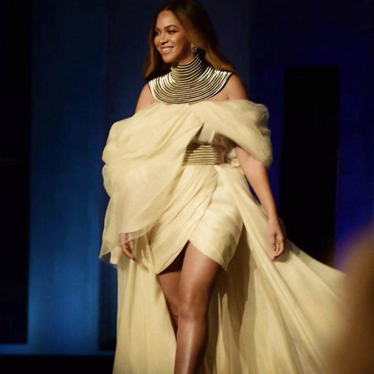 Si&ecirc;u sao nổi tiếng Beyonce diện chiếc đầm được thiết kế đặc biệt của Phuong My trong sự kiện AFI Life Achievement Award.