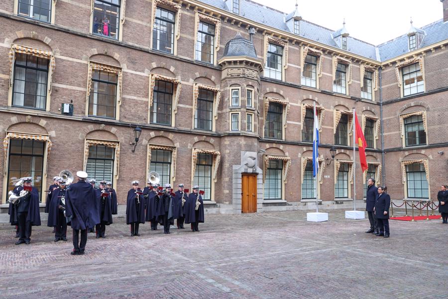 Sau lễ đón chính thức, Thủ tướng Phạm Minh Chính và Thủ tướng Vương quốc Hà Lan Mark Rutte đã tiến hành hội đàm - Ảnh: VGP