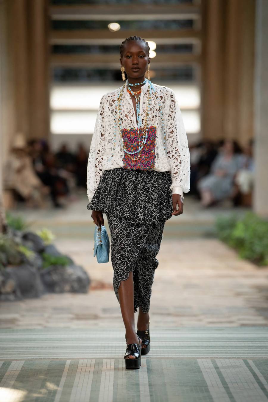 BST chớm thu của Chanel: châu Phi và thời trang xa xỉ - Ảnh 15
