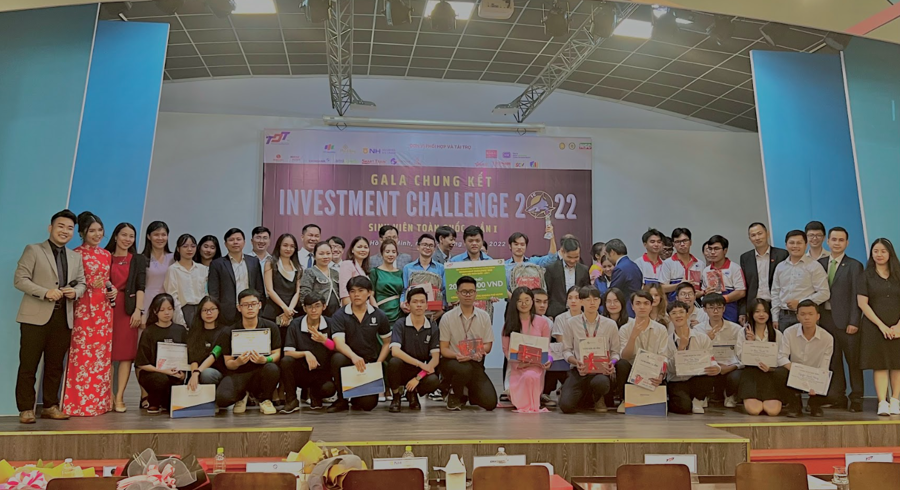 C&aacute;c đội đạt giải cuộc thi gala Chung kết&nbsp;cuộc thi &ldquo;Investment Challenge - TDTU 2022&rdquo;.&nbsp;