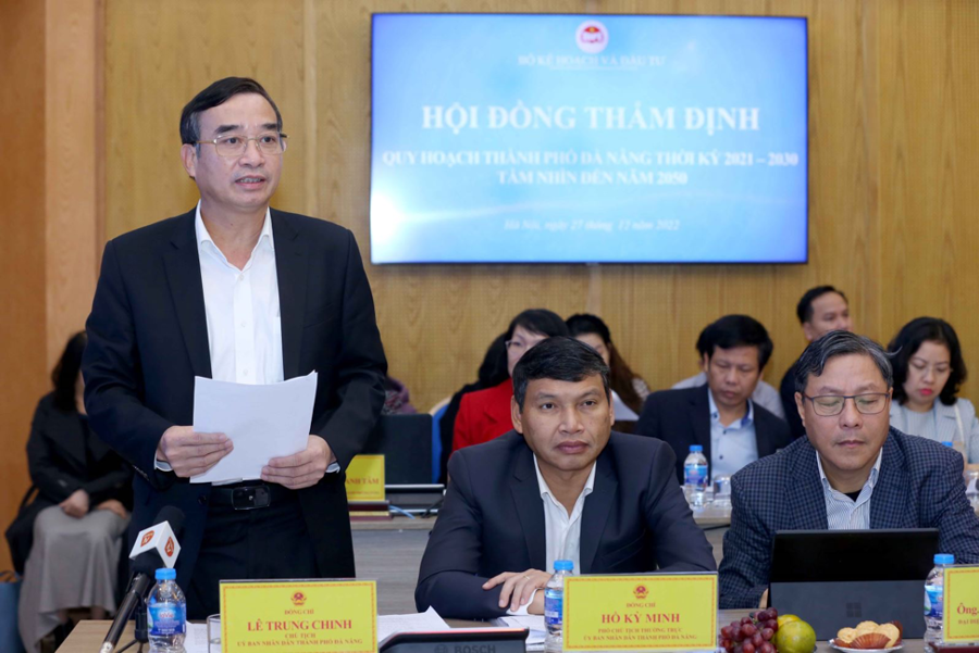 Chủ tịch UBND TP Đà Nẵng Lê Trung Chinh phát biểu tại cuộc họp - Ảnh: MP.