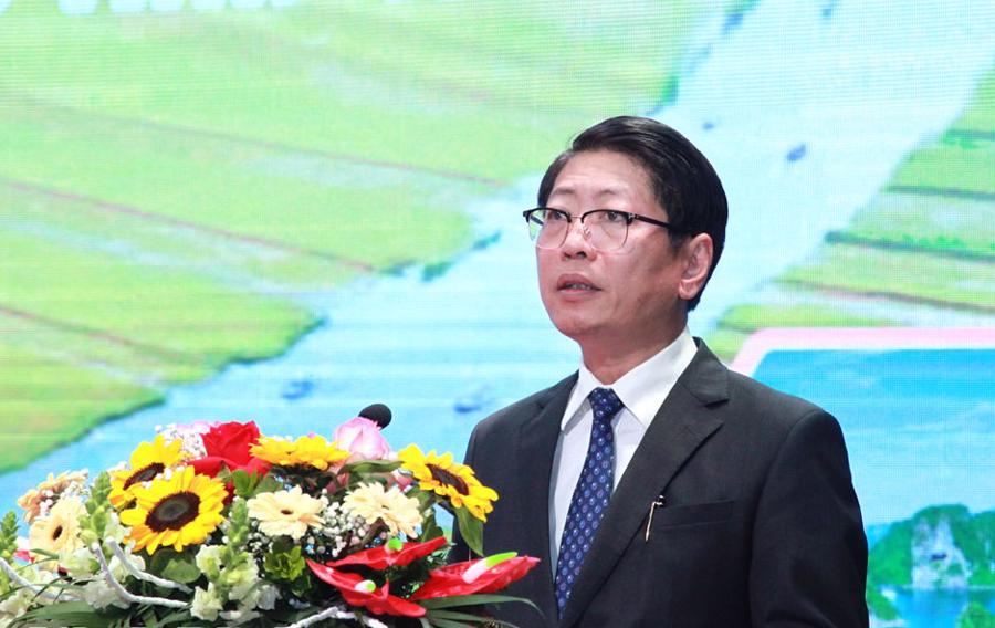 &Ocirc;ng Trần Song T&ugrave;ng, Ph&oacute; Chủ tịch UBND tỉnh Ninh B&igrave;nh ph&aacute;t biểu tại hội nghị.