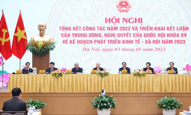 C&aacute;c đồng ch&iacute; l&atilde;nh đạo Đảng, Quốc hội, Ch&iacute;nh phủ dự Hội nghị trực tuyến của Ch&iacute;nh phủ với địa phương tổng kết c&ocirc;ng t&aacute;c năm 2022 v&agrave; triển khai Kết luận của Trung ương, Nghị quyết của Quốc hội Kho&aacute; XV về Kế hoạch ph&aacute;t triển kinh tế-x&atilde; hội năm 2023 - Ảnh: VGP