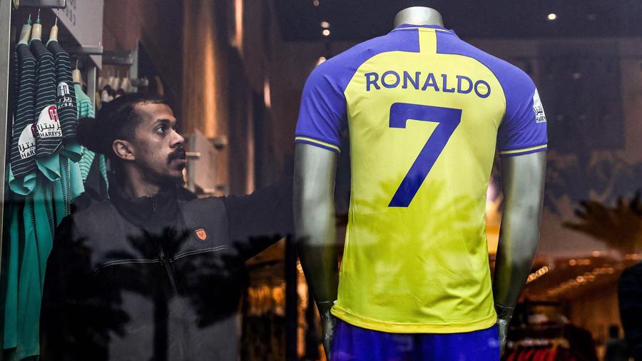 Ký hợp đồng với Ronaldo, câu lạc bộ Al Nassr "khủng" tới mức nào? - Ảnh 1