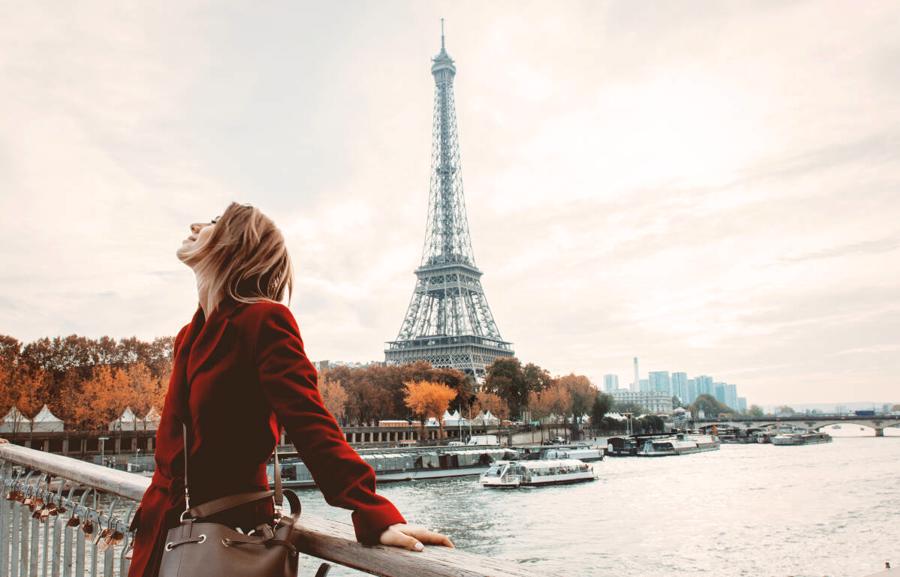 Ảnh hưởng của bộ phim Emily ở Paris c&oacute; lợi cho du lịch Ph&aacute;p.