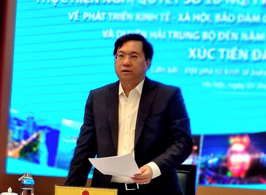 Thứ trưởng Bộ Kế hoạch và Đầu tư Trần Duy Đông phát biểu tại buổi họp báo.