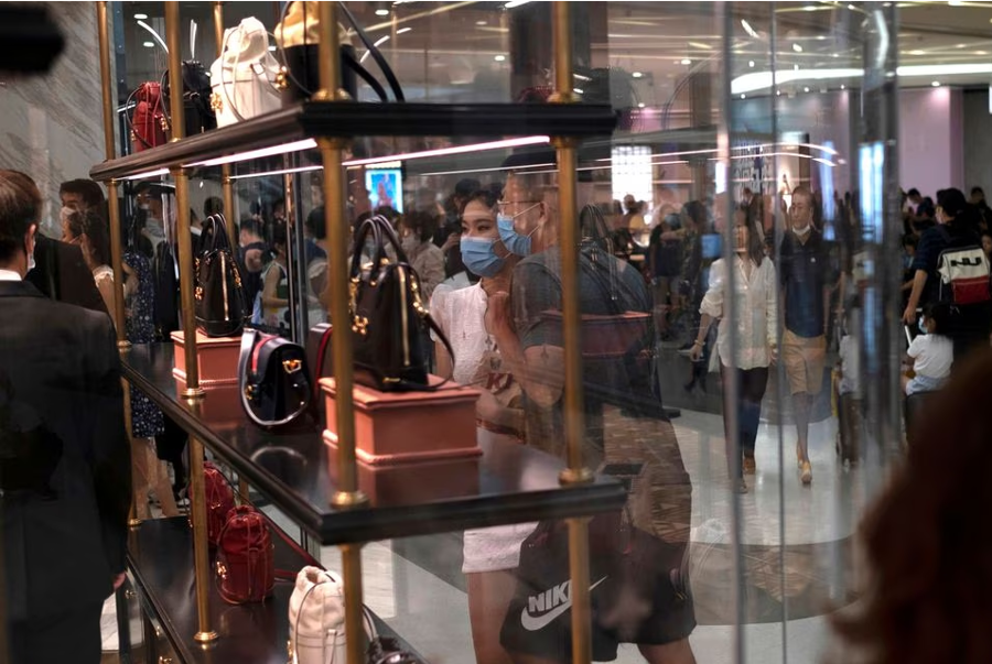 Thị trường Trung Quốc ưu tiên thời trang nhanh hay đồ hiệu để đón đầu xu hướng “mua sắm trả thù”? - Ảnh 4