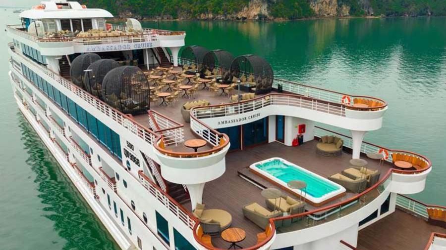 Ha Long Bay unveils most lavish day cruise ever - Ảnh 1