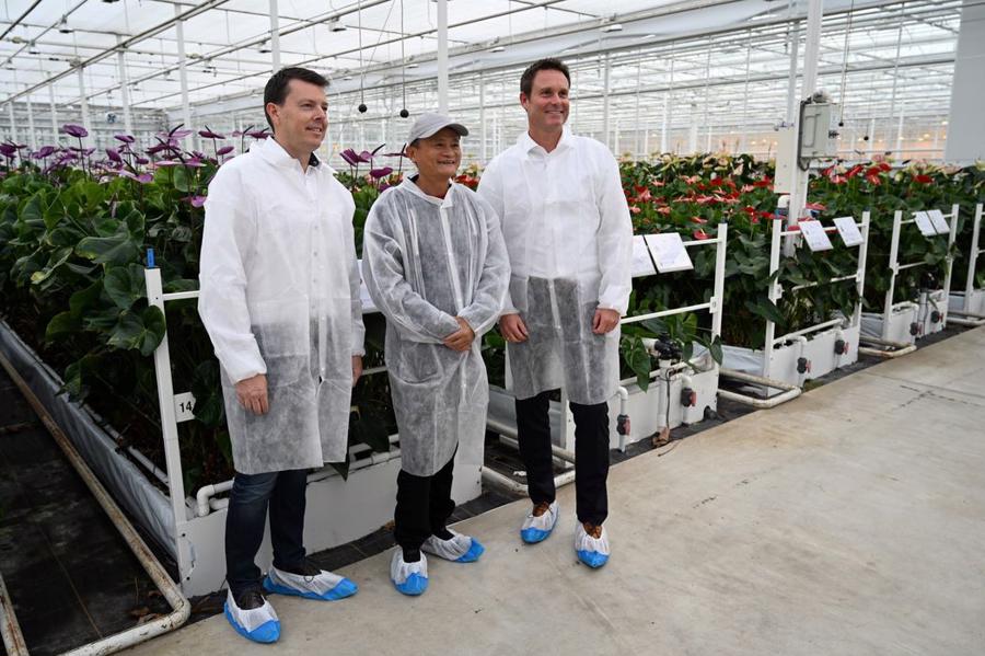 &Ocirc;ng Jack Ma gh&eacute; thăm một trang trại trồng hoa ở&nbsp;Bleiswijk, H&agrave; Lan v&agrave;o năm 2021 - Ảnh: Reuters