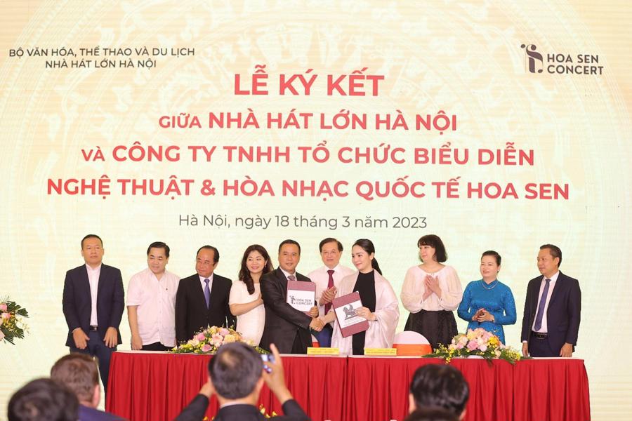 Lễ C&ocirc;ng bố v&agrave; k&yacute; kết c&aacute;c sự kiện văn ho&aacute; v&agrave; &acirc;m nhạc 2023 c&ugrave;ng chương tr&igrave;nh Lễ hội &acirc;m nhạc quốc tế &ldquo;Hoa Sen SoundFest 2023&rdquo; diễn ra tại Nh&agrave; h&aacute;t lớn H&agrave; Nội.