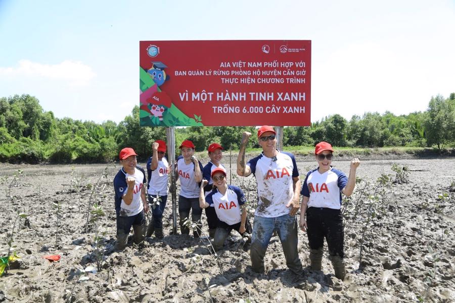 AIA has planted more than 23,000 trees in the "Vi mot Hanh tinh xanh" program.