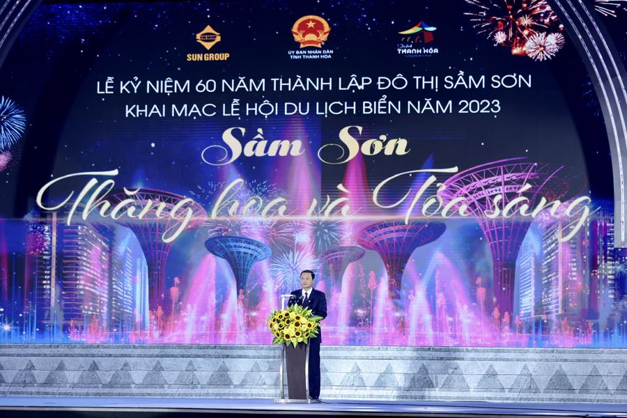 &Ocirc;ng&nbsp;Đỡ Minh Tuấn, Chủ tịch tỉnh Thanh H&oacute;a khai mạc Lễ hội.