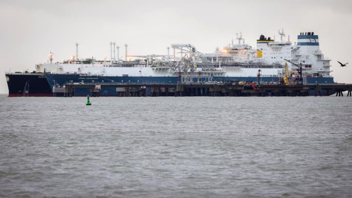 T&agrave;u chở LNG Maria Energy neo đậu tại cảng Uniper LNG ở Wilhelmshaven, miền Bắc nước Đức, ng&agrave;y 4/1/2023 - Ảnh: Getty Images