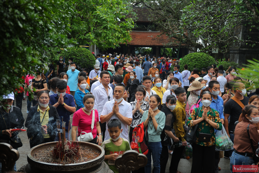 Giỗ tổ Hùng Vương: Hàng ngàn người dân hướng về nguồn cội - Ảnh 5