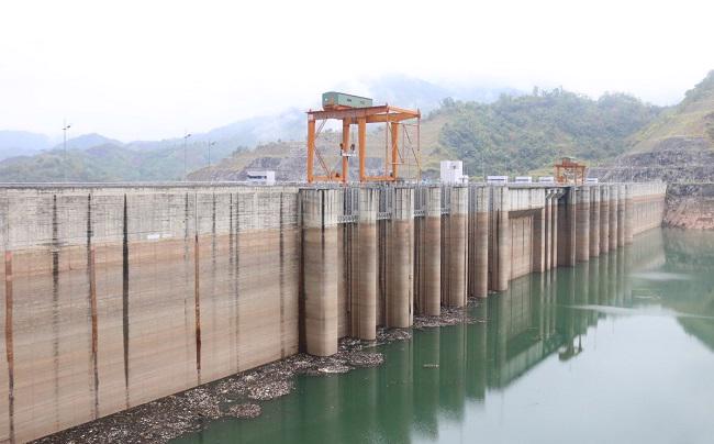 Hồ thủy điện Lai Ch&acirc;u đang ở mức thấp.