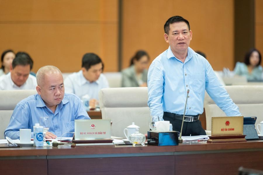 Bộ trường Bộ Tài chính Hồ Đức Phớc phát biểu tại phiên họp của Ủy ban Thường vụ Quốc hội ngày 13-05-2023. Ảnh: Quochoi.vn.