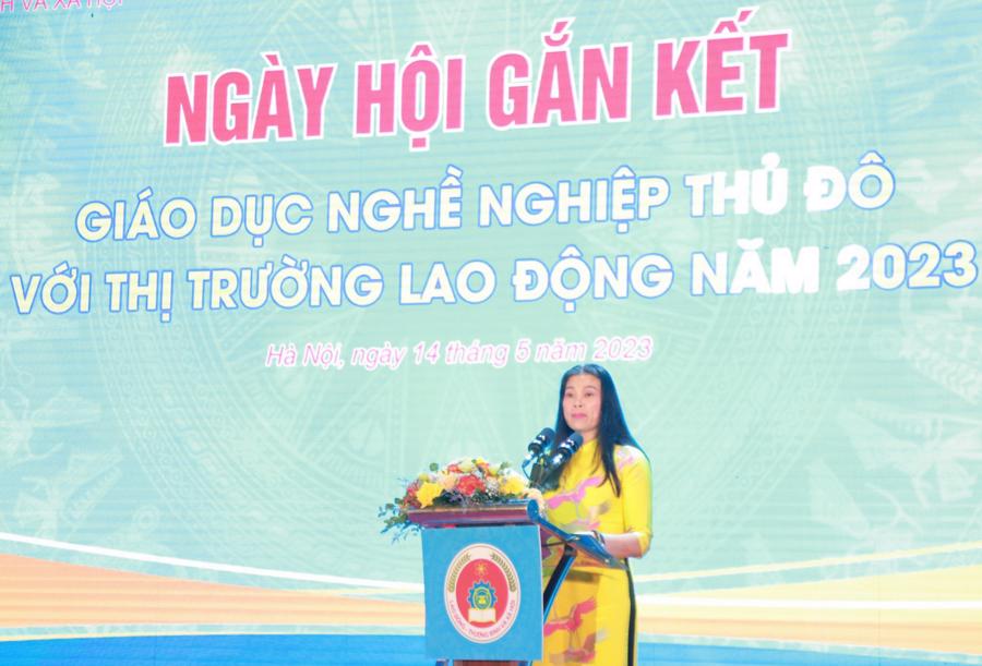 B&agrave; Bạch Li&ecirc;n Hương, Gi&aacute;m đốc Sở Lao động &ndash; Thương binh v&agrave; X&atilde; hội H&agrave; Nội.&nbsp;