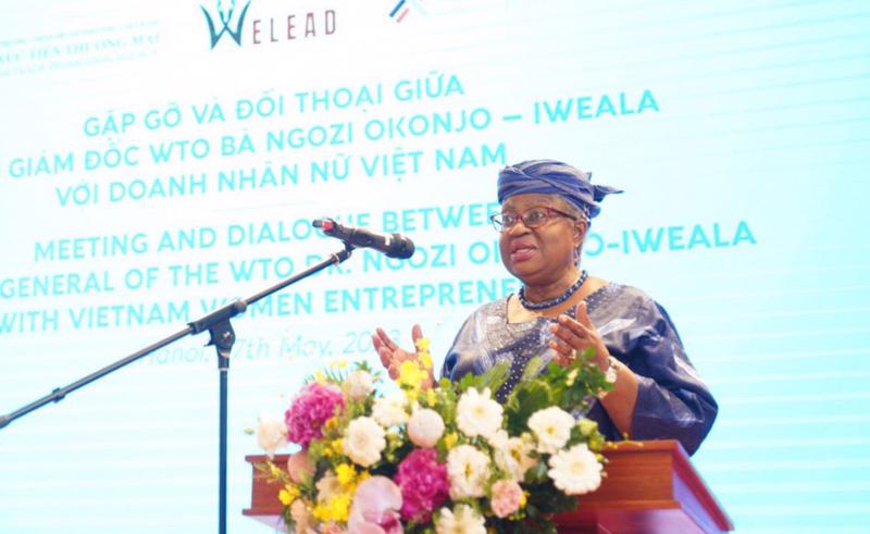 Bà Ngozi Okonjo Iweala: "Sự ph&aacute;t triển của Việt Nam th&ocirc;ng qua việc xuất khẩu h&agrave;ng ho&aacute; ra thế giới, trong đ&oacute; phải kể đến vai tr&ograve; của c&aacute;c nữ doanh nh&acirc;n".