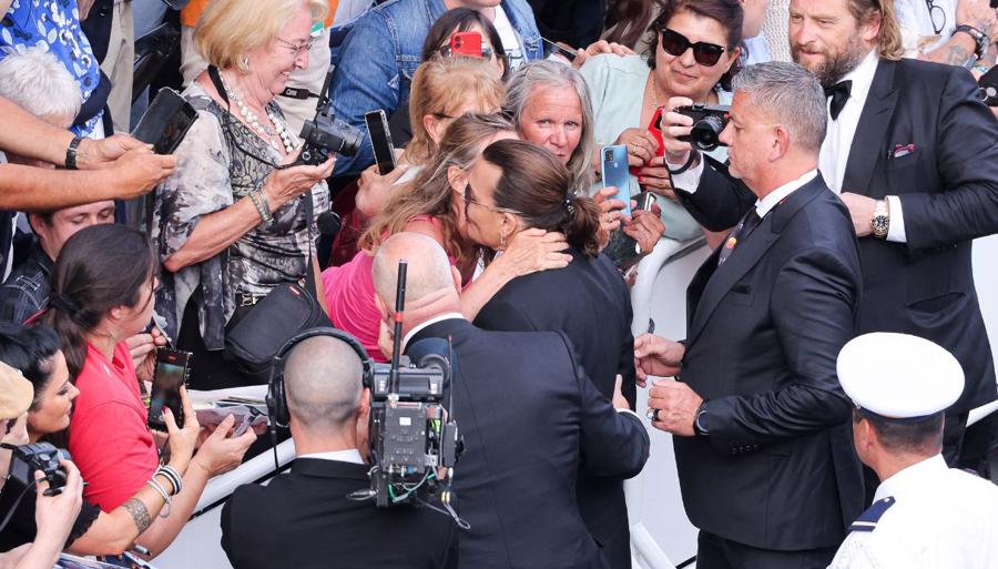 Tràng pháo tay cho Johnny Depp tại Cannes 2023 và sự khôn ngoan của Dior - Ảnh 2