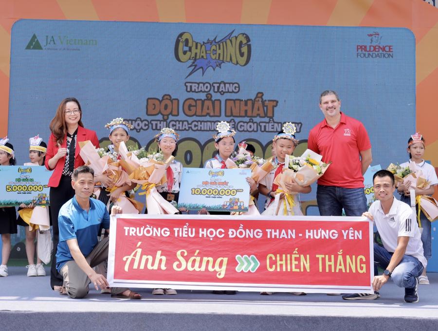 B&ecirc;n cạnh kỹ năng quản l&yacute; t&agrave;i ch&iacute;nh, c&aacute;c em học 1xbet english version c&ograve;n được học hỏi nhiều kỹ năng mềm kh&aacute;c như thuyết tr&igrave;nh, l&agrave;m việc nh&oacute;m...