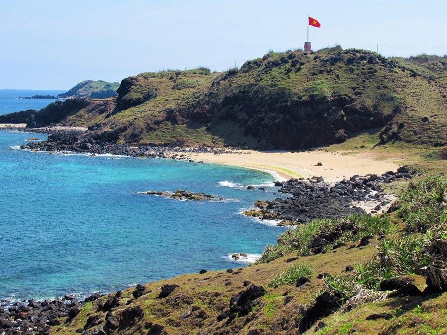 Nằm c&aacute;ch th&agrave;nh phố Phan Thiết khoảng 120 km, Ph&uacute; Qu&yacute; l&agrave; một h&ograve;n đảo nhỏ, c&ograve;n kh&aacute; hoang sơ, chưa được khai th&aacute;c du lịch nhiều. Ảnh: Vietnam Coracle