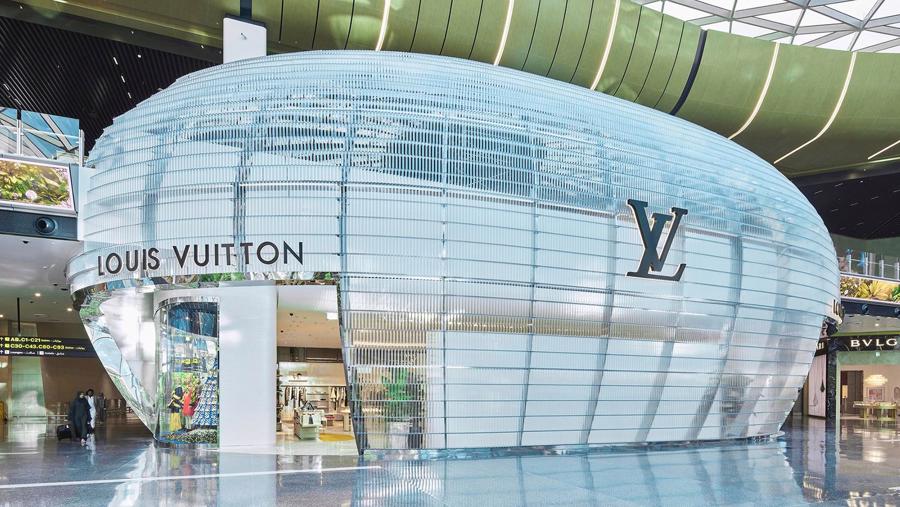 Louis Vuitton Lounge by Yannick All&eacute;no nằm ở&nbsp;tầng hai của cửa h&agrave;ng Louis Vuitton trong sảnh chờ Al Mourjan của&nbsp;Hamad International Airport.