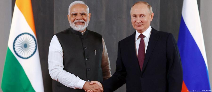 Thủ tướng Ấn Độ Narendra Modi gặp Tổng thống Nga Vladimir Putin - Ảnh: AP