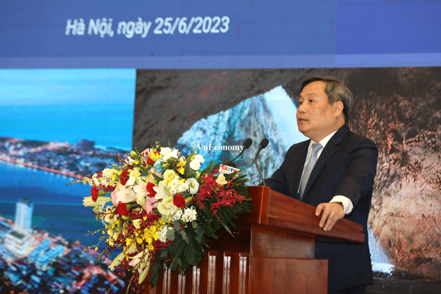Ông Vũ Đại Thắng, Bí thư tỉnh ủy Quảng Bình, phát biểu tại hội nghị và nhấn mạnh rằng có những gợi ý, khuyến nghị mở ra phương hướng mới cho hoạt động thu hút đầu tư của Quảng Bình.