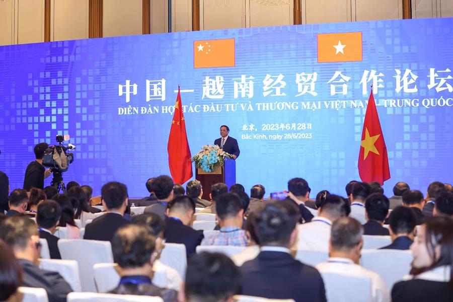 Thủ tướng cho biết Việt Nam k&ecirc;u gọi c&aacute;c doanh nghiệp, nh&agrave; đầu tư Trung Quốc tham gia đầu tư ph&aacute;t triển c&aacute;c c&ocirc;ng tr&igrave;nh kết cấu hạ tầng chiến lược - Ảnh: VGP.