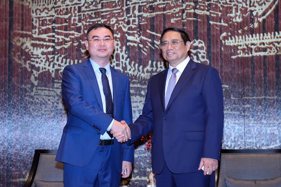 Thủ tướng tiếp Chủ tịch Tập đo&agrave;n khoa học kỹ thuật năng lượng mới Runergy Tao Long Zhong - Ảnh: VGP.