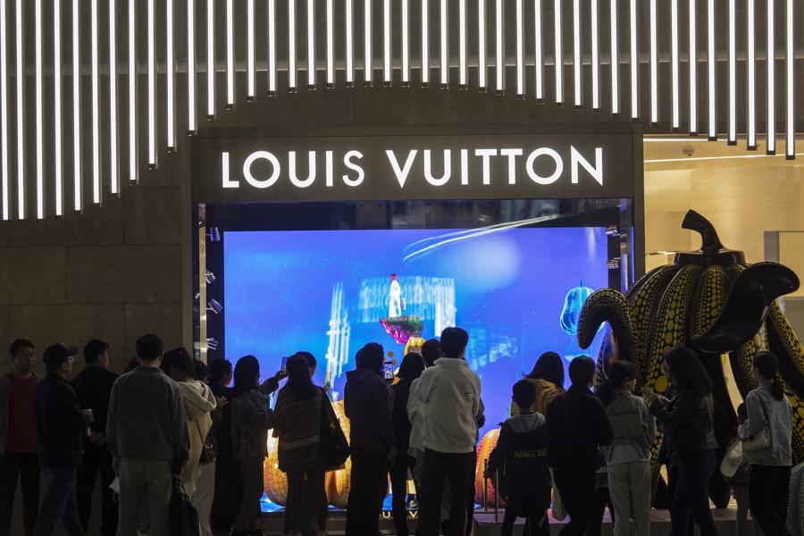"Con g&agrave; đẻ trứng v&agrave;ng" Louis Vuitton của LVMH đ&atilde; vượt mốc doanh thu 20 tỷ euro (22 tỷ USD) v&agrave;o năm ngo&aacute;i.
