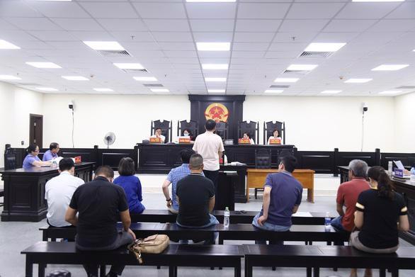 C&aacute;c bị c&aacute;o hầu t&ograve;a tại phi&ecirc;n t&ograve;a hồi th&aacute;ng 5/2022.