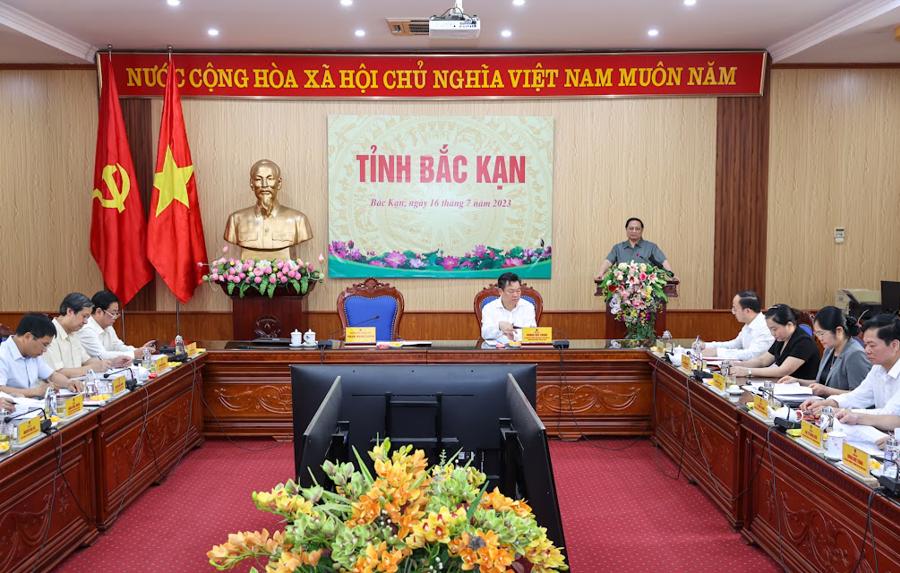 To&agrave;n cảnh buổi l&agrave;m việc