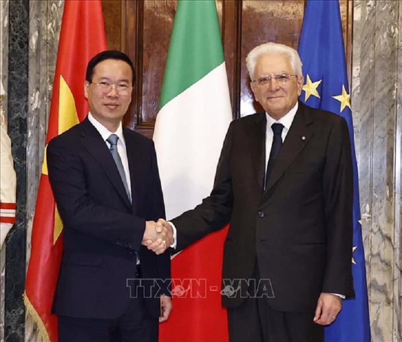 Chủ tịch nước V&otilde; Văn Thưởng v&agrave; Tổng thống Sergio Mattarella b&agrave;y tỏ vui mừng về những ph&aacute;t triển t&iacute;ch cực trong quan hệ hai nước thời gian qua. Ảnh: TTXVN.