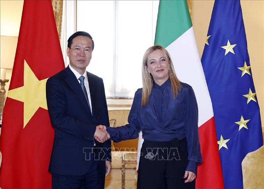 Chủ tịch nước V&otilde; Văn Thưởng v&agrave; Thủ tướng Italy Giorgia Meloni. Ảnh: TTXVN.