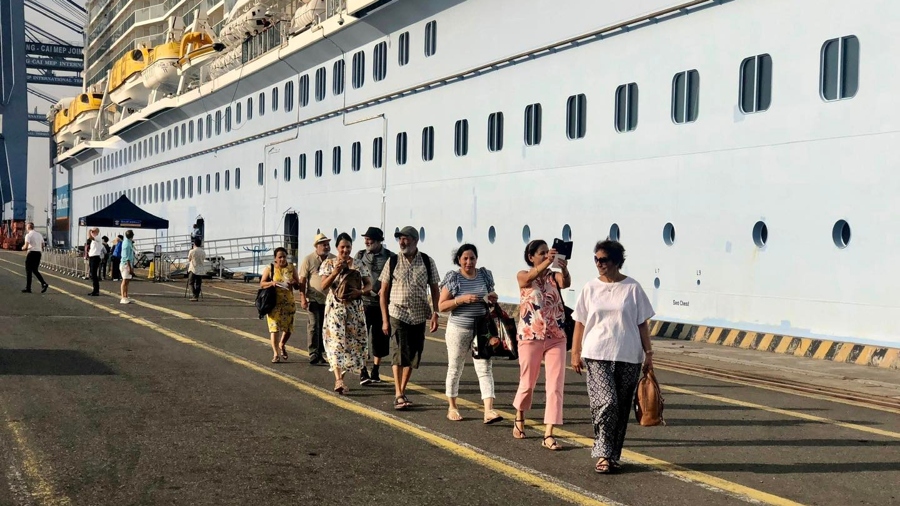 Siêu tàu biển Spectrum of the Seas đưa 3.000 du khách đến Nha Trang - Ảnh 3