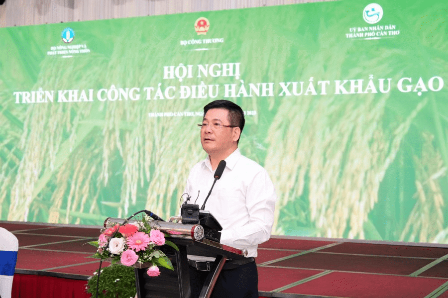 Bộ trưởng Bộ Công Thương Nguyễn Hồng Diên: "Trước những động thái của các nước xuất khẩu gạo lớn như Ấn Độ, Thái Lan,... chúng ta cũng cần rất thận trọng, tránh lợi thế người đi đầu quay đầu thành người đi sau".